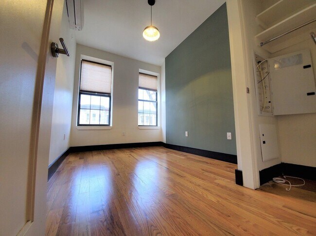 Foto del edificio - 704 Macdonough St