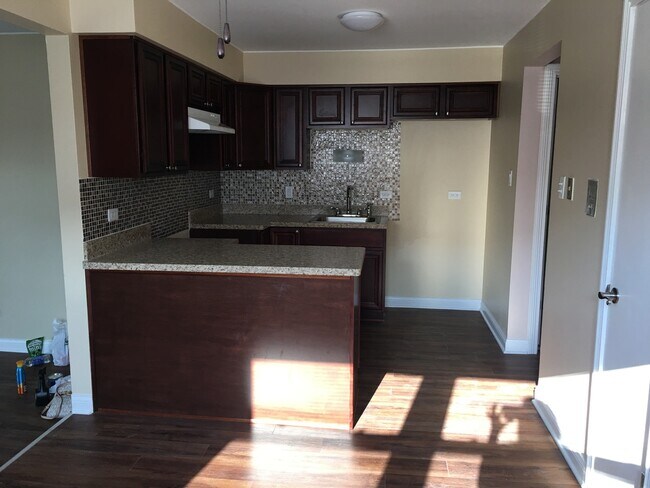Foto del edificio - 7033 99th St