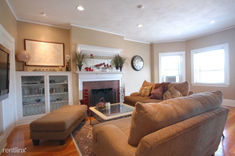 Primary Photo - 2 br, 1 bath Condo - 919 Beacon St