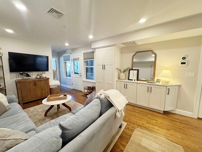 Building Photo - 276 Sumner St