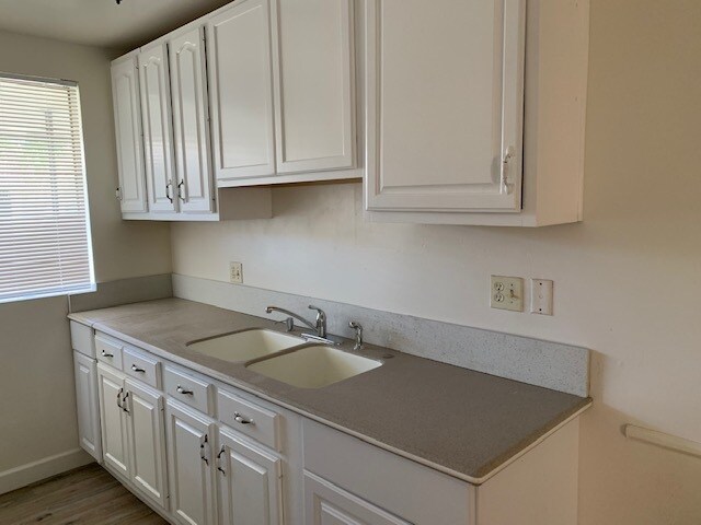 Building Photo - 4860 Canoga St