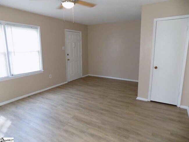 Building Photo - 3 bedroom in Greenville SC 29611