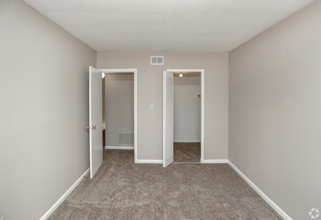 Building Photo - Woodland Springs