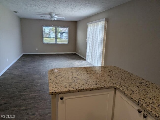 Building Photo - 3705 SE 9th Pl