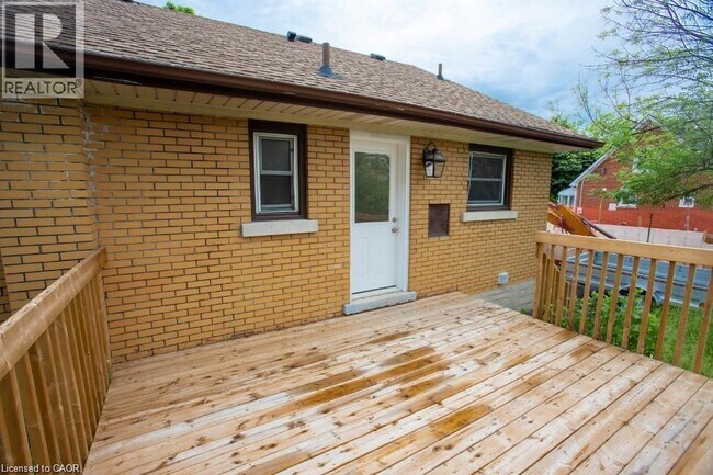 Photo du bâtiment - 177 Pleasant Ave