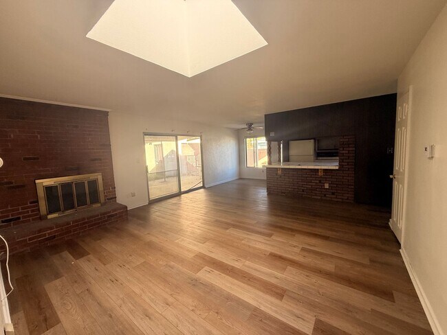 Foto del edificio - 3 bedroom 2 Bathroom Home in Colton