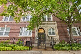 Building Photo - 1426 E Hyde Park Blvd