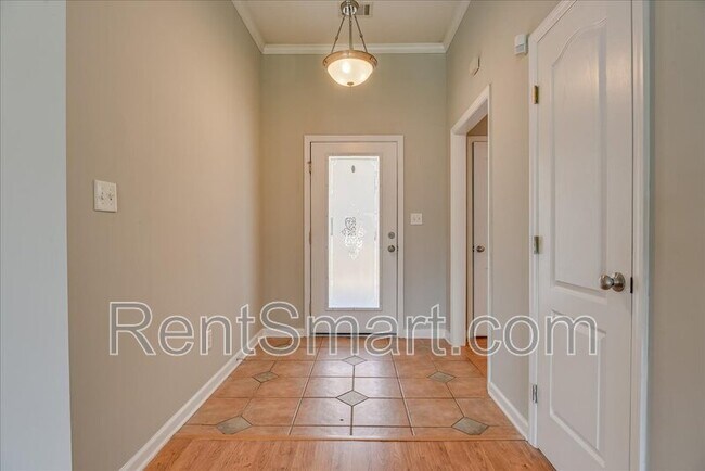 Building Photo - 2113 Sylvan Lake Dr