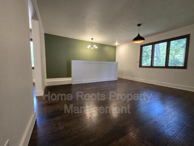 Building Photo - 6 Lambeth Cir
