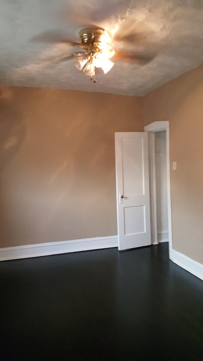 Building Photo - 1718 W 66th St