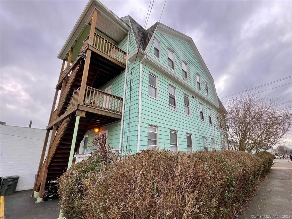 998 Madison Ave Unit 2, Bridgeport, CT 06606 Room for Rent in