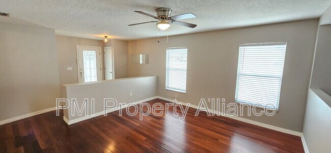 Building Photo - 13760 Phoenix Dr
