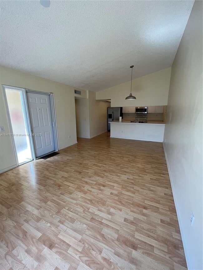 Building Photo - 147 Waterside Dr