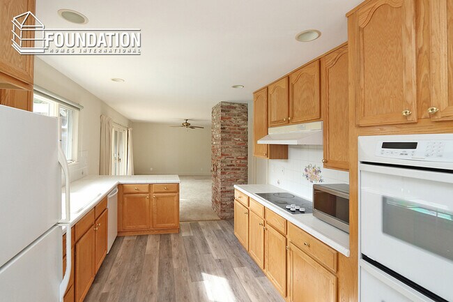 Building Photo - 24 La Crescenta Way
