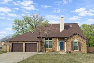 Building Photo - 1122 Rosebrook Dr