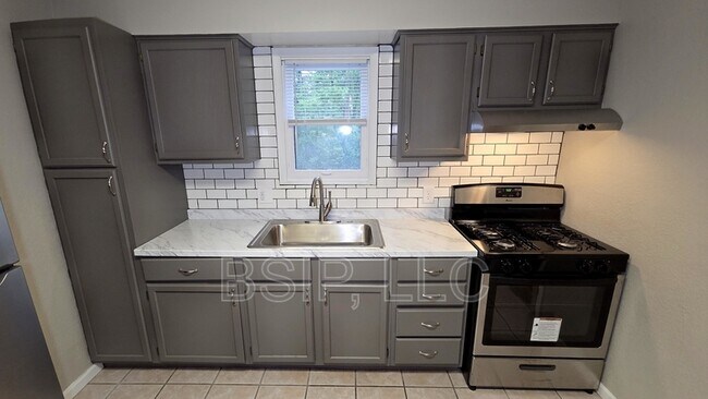 Foto del edificio - 1141 NE Chester Ave