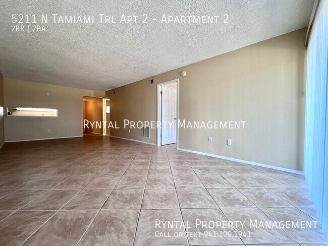 Building Photo - 2/2 Condo Near All Things Sarasota!