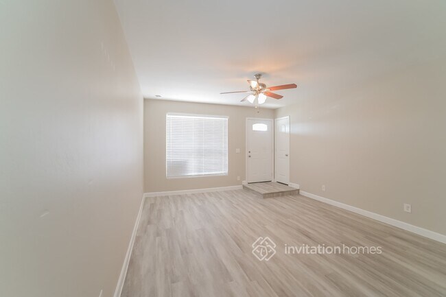 Building Photo - 2925 N 86th Dr