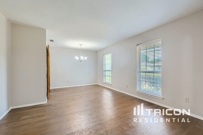 Foto del edificio - 4922 Willowhaven Cir