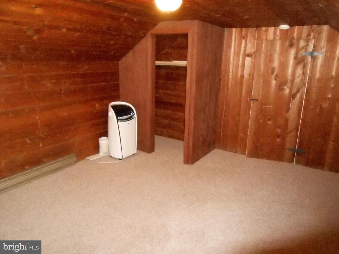 Building Photo - 222 E High St