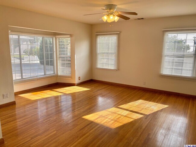 Building Photo - 4547 Rockland Pl