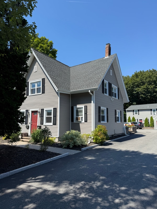 Building Photo - 38 Elm St