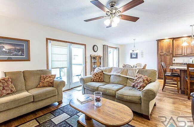 Foto del edificio - 2720 S Maywood Dr