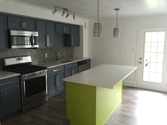 Photo - Modern 4 Bedroom, 2 Bathroom Rental in Sou... House