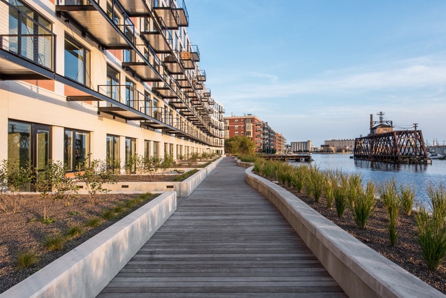 Building Photo - DoMUS Apartments