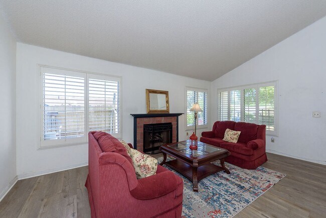 Foto del edificio - Large East County Home for Rent