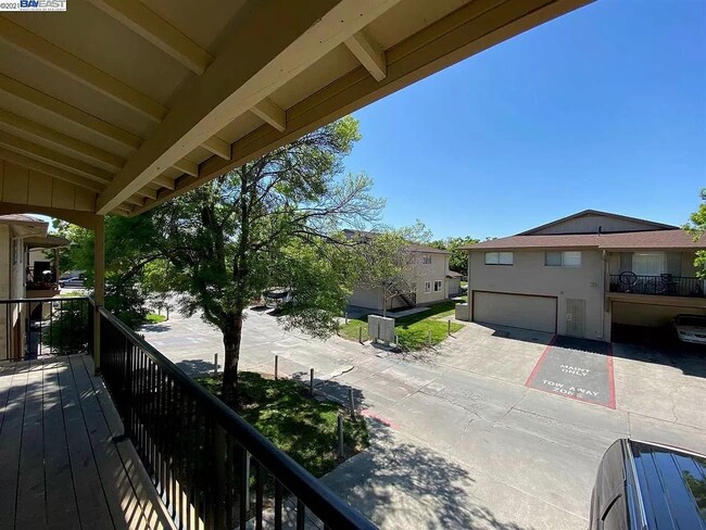 Building Photo - 2212 Peppertree Way