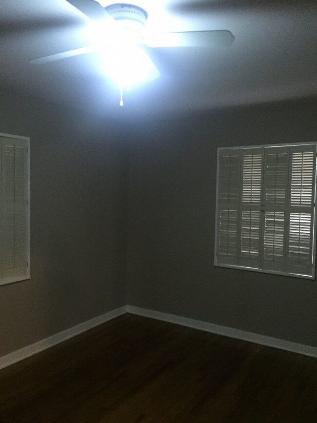 Foto del edificio - 1215 Sheridan Way