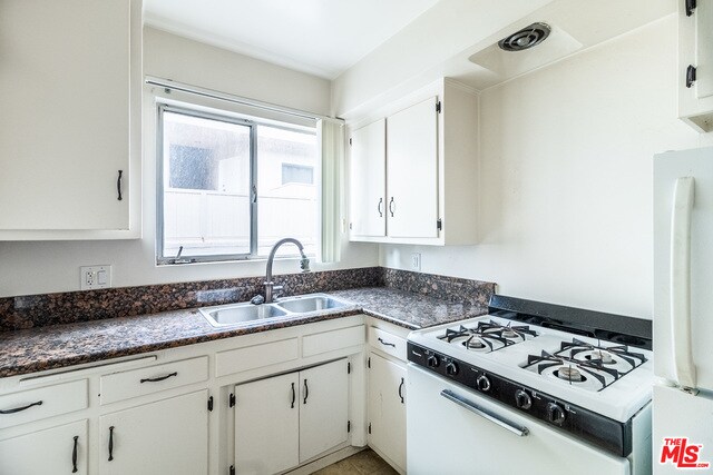 Foto del edificio - 11844 Mayfield Ave