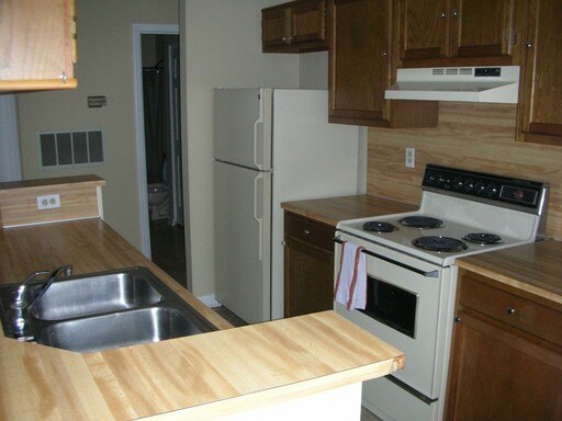 Building Photo - 8200 Cedar Glen Dr