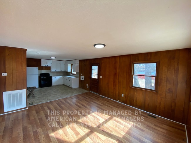 Photo - 3810 Vanderburg Dr House