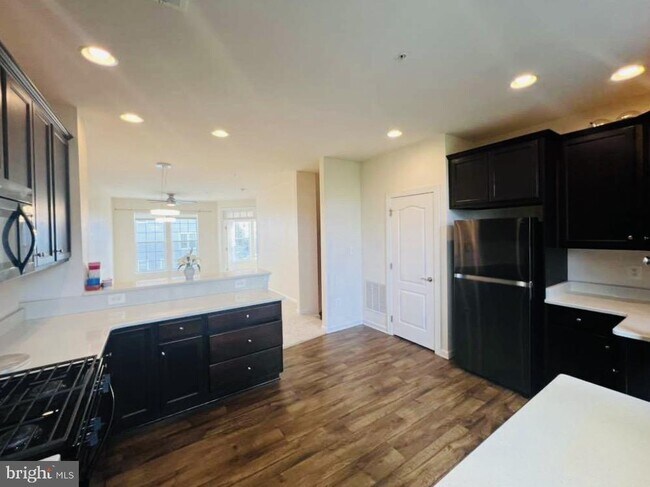 Building Photo - 7440 Riding Meadow Way