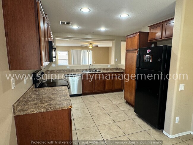 Building Photo - Clean property in Maricopa ready to rent