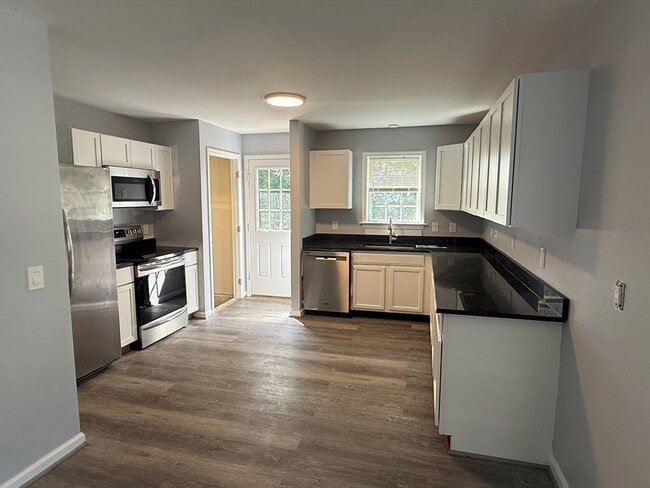 Building Photo - 22 Boyden St