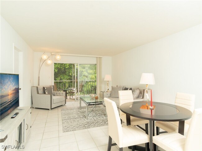 Foto del edificio - 499 Forest Lakes Blvd