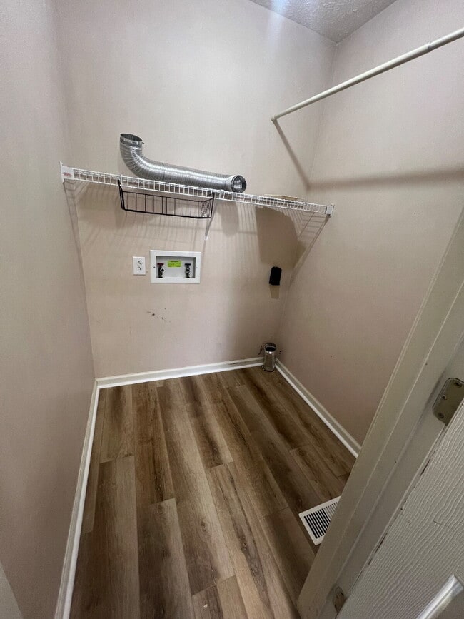 Foto del edificio - 3440 Sandpiper Dr