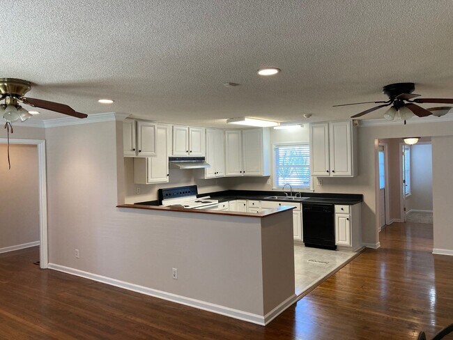 Foto del edificio - 3 bedroom, 3 bath house