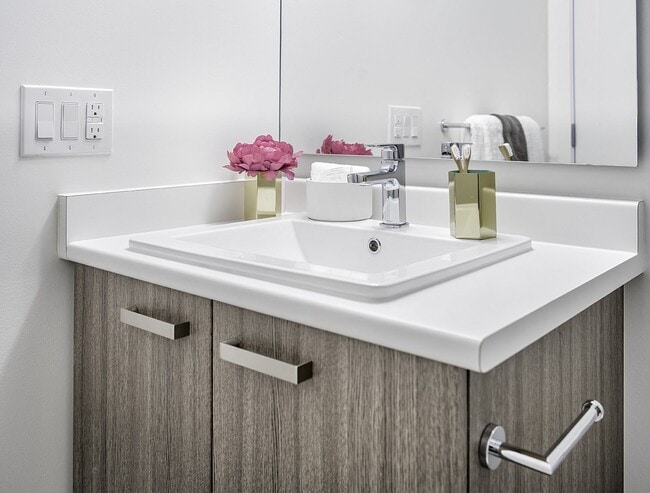 Interior Photo - The Bristol - 5738 175th Street