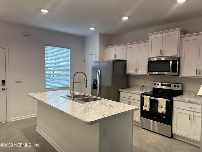 Foto del edificio - 8401 Retrograde Rd