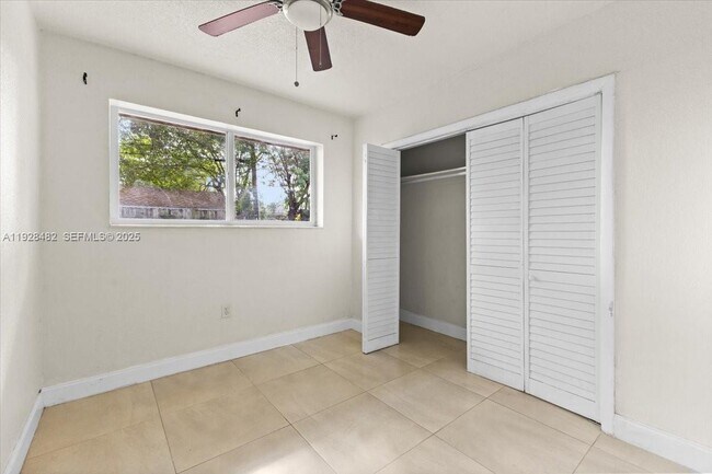 Foto del edificio - 1787 NE 173rd St