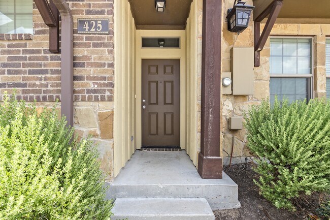 Foto del edificio - 425 Baby Bear Dr