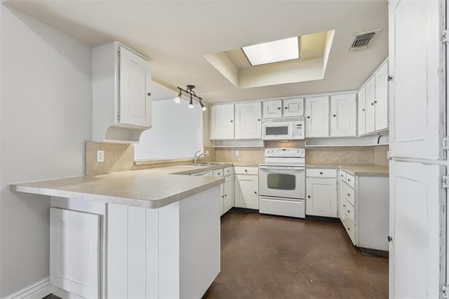 Foto del edificio - 503 Cozby St N