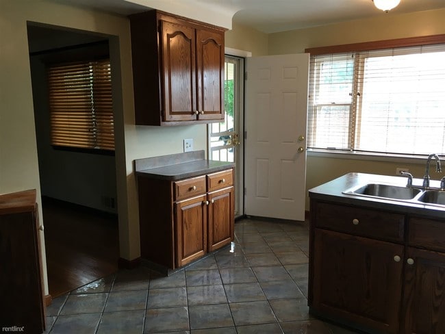 Building Photo - 3 br, 1.5 bath House - 11246 Busch Ave
