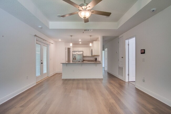 Building Photo - Modern 3/2 Home with Garage, Fenced Yard, ...