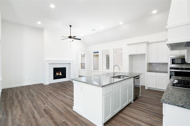 Foto del edificio - 15688 Fringe Tree Rd