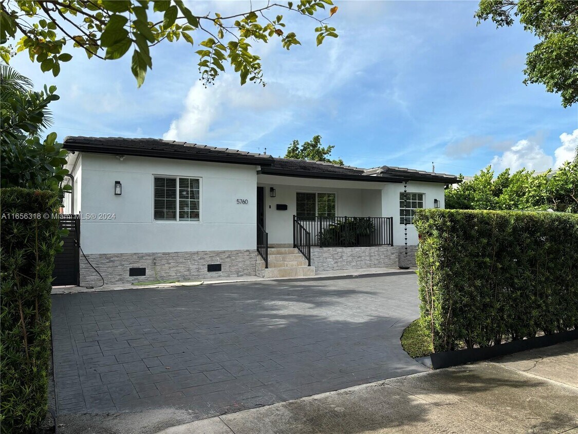 Primary Photo - 5760 SW 9th St